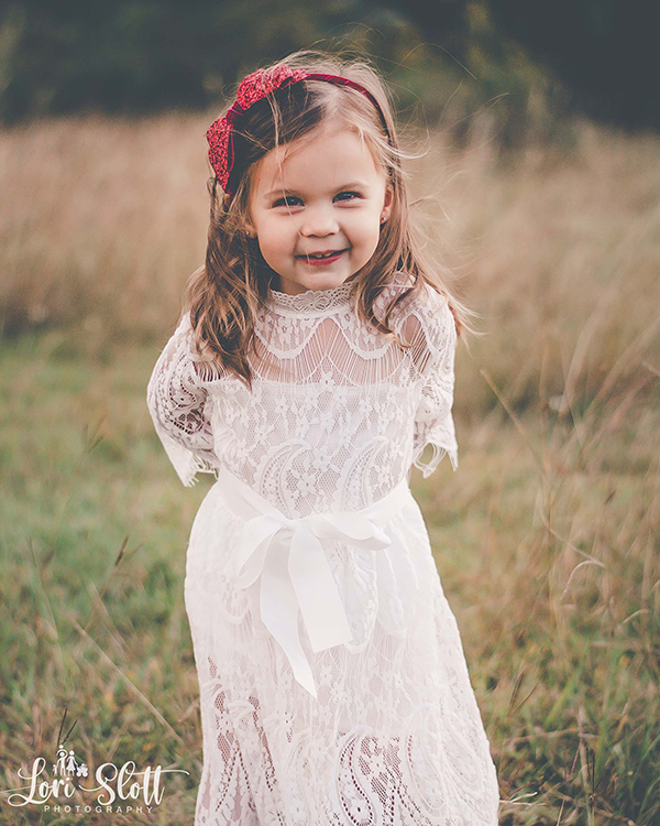 LoriSlottPhotography.com-Family-Photo-Session-Girl-White-Dress